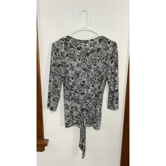 Christopher & Banks Black/White Floral Top 3/4 Sleeve Sz Medium Tie Back Stretch - Picture 3 of 6